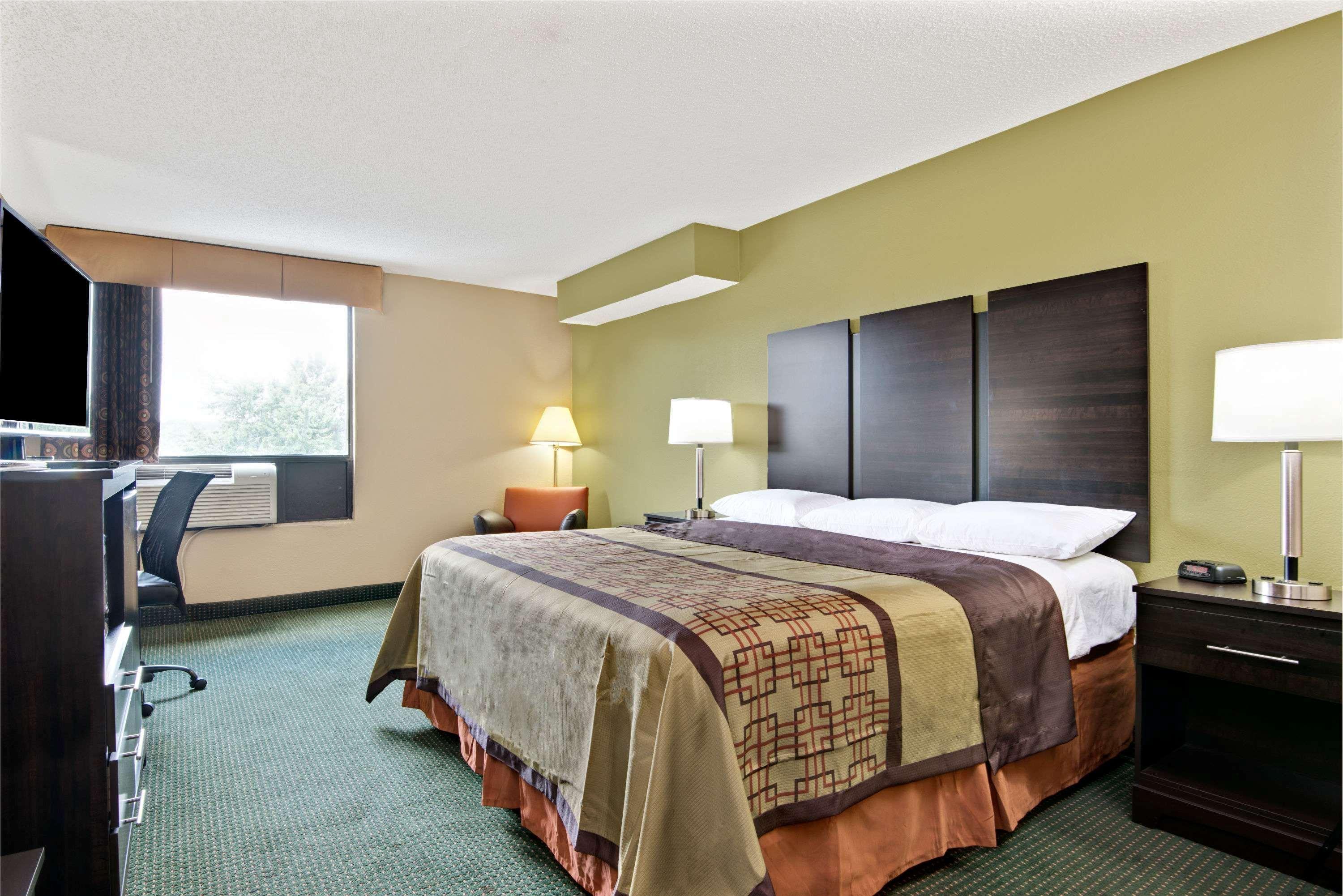 Отель Super 8 By Wyndham Raleigh North East Экстерьер фото