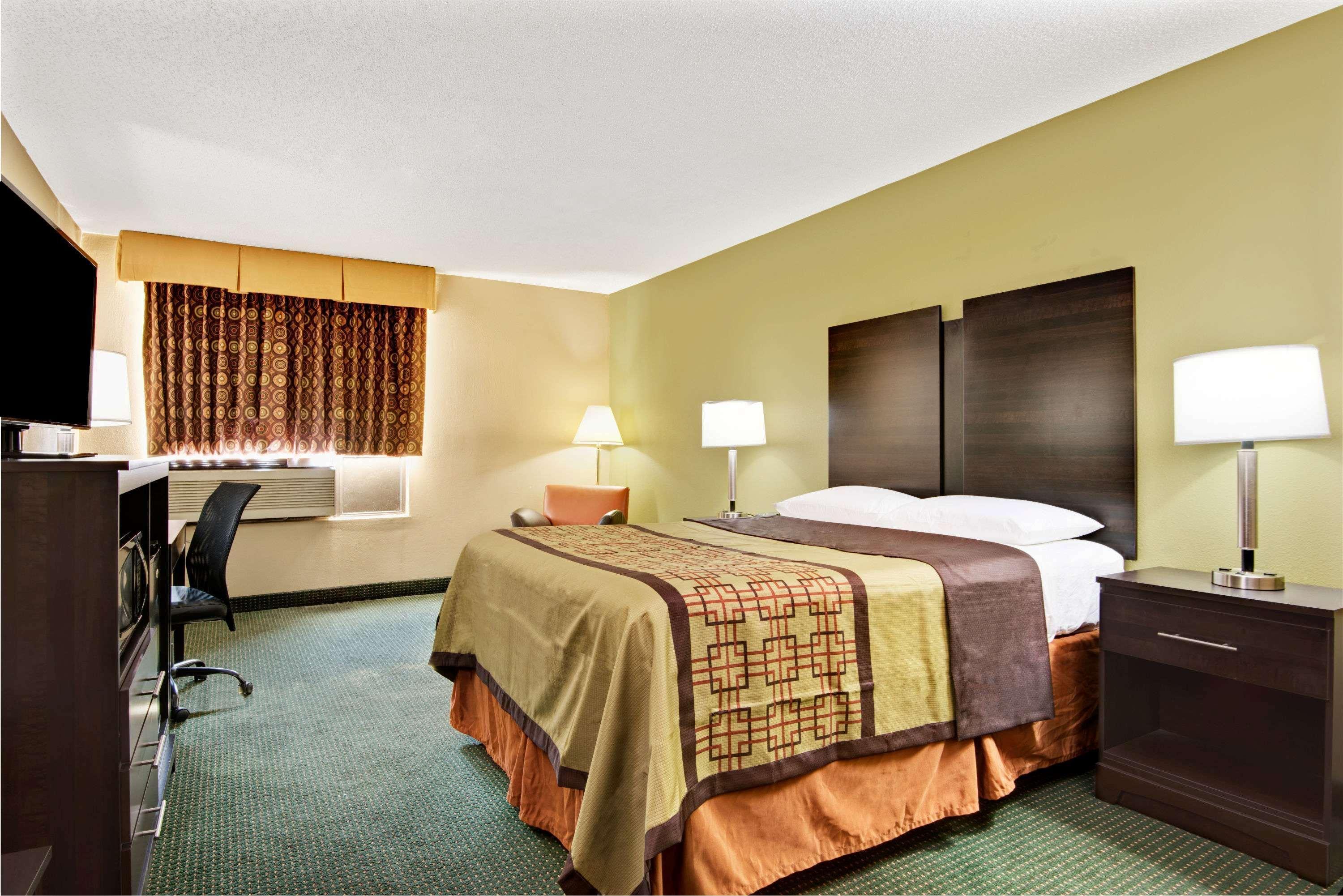 Отель Super 8 By Wyndham Raleigh North East Экстерьер фото