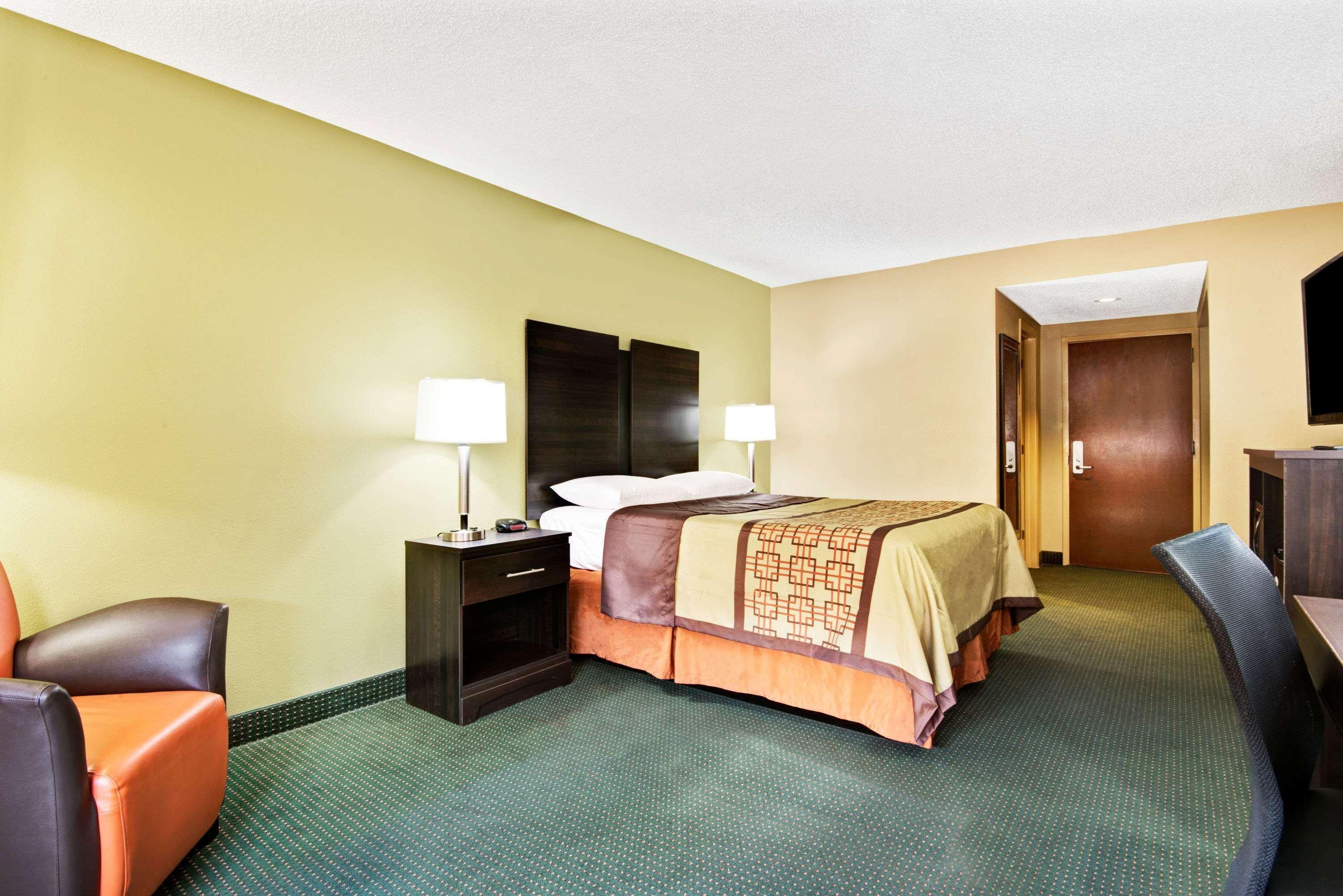 Отель Super 8 By Wyndham Raleigh North East Экстерьер фото
