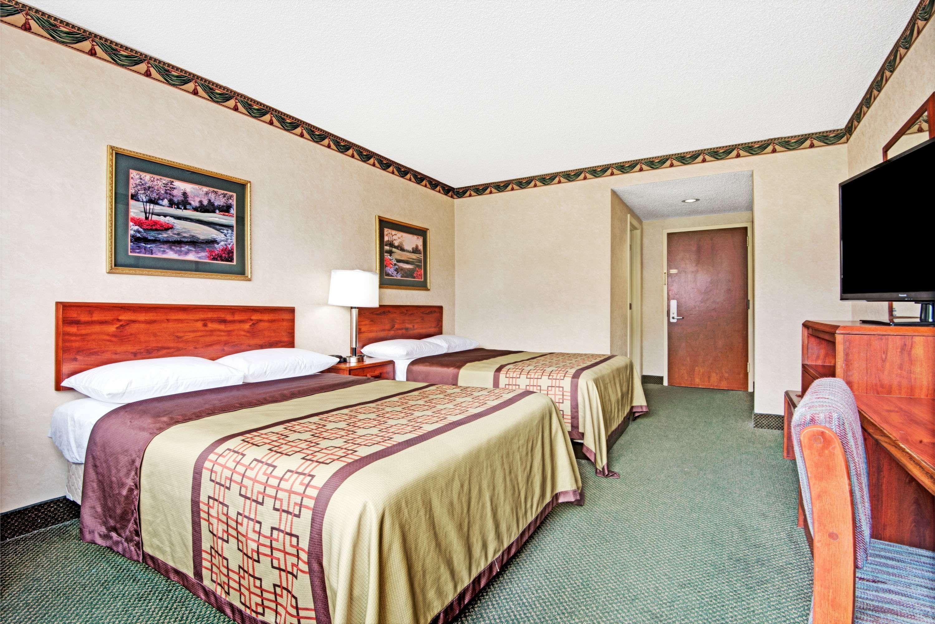 Отель Super 8 By Wyndham Raleigh North East Экстерьер фото