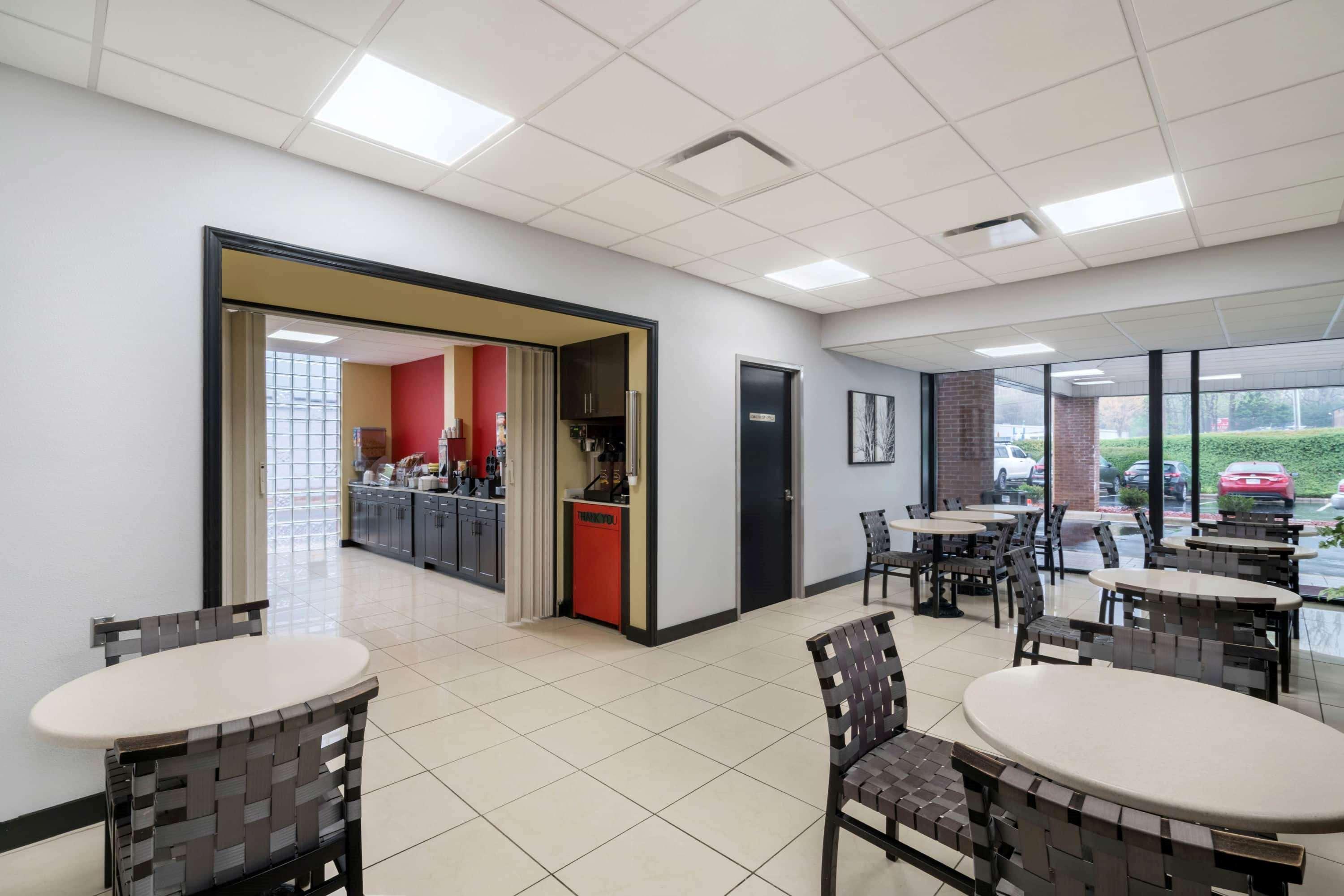 Отель Super 8 By Wyndham Raleigh North East Экстерьер фото